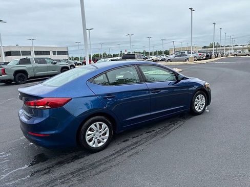 Used 2018 Hyundai Elantra SE FWD image 7