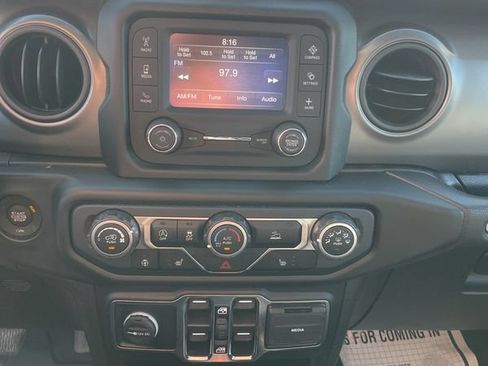 Used 2021 Jeep Gladiator Overland AWD/4WD image 13
