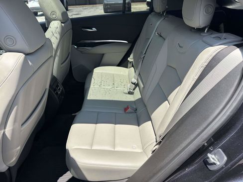 Used 2023 Cadillac XT4 Luxury w/ Cold Weather Package AWD/4WD image 11