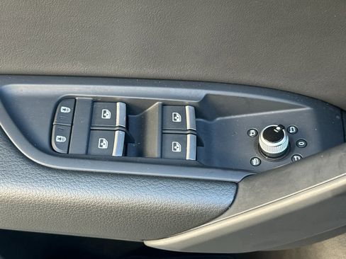 Used 2023 Audi Q5 Premium w/ Convenience Package image 13