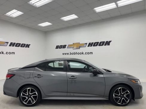 Used 2025 Nissan Sentra SR FWD image 4