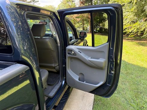 Used 2019 Nissan Frontier SL AWD/4WD image 58