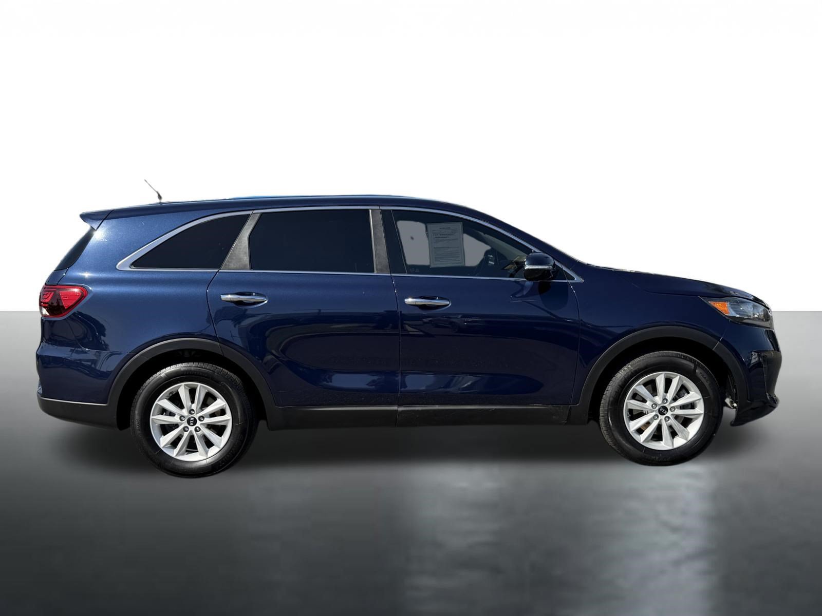 Used 2019 Kia Sorento FWD image 9