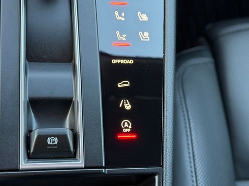 Used 2023 Porsche Macan Turbo image 22