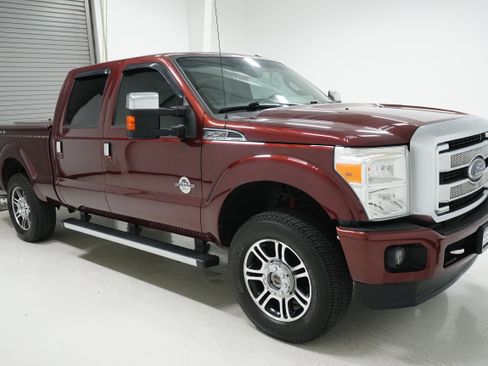 Used 2016 Ford F250 Platinum w/ FX4 Off-Road Package image 3