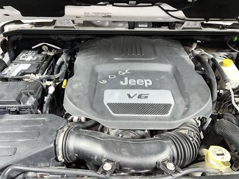 Used 2017 Jeep Wrangler Sport image 12