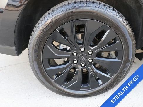 Used 2025 Ford Expedition Platinum w/ Stealth Appearance Package image 7