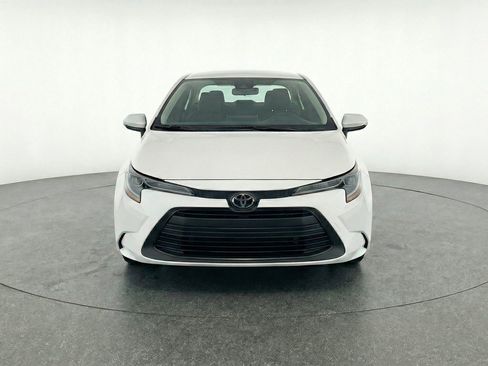 Used 2025 Toyota Corolla LE FWD image 2