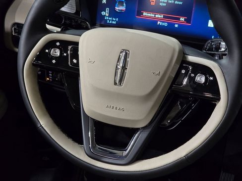 New 2026 Lincoln Corsair Premiere image 23