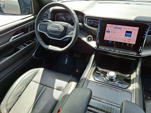 Used 2024 Jeep Wagoneer L Series II w/ Flexible Seating Group AWD/4WD image 10