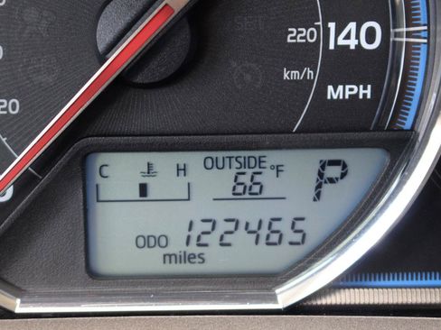 Used 2014 Toyota RAV4 Limited w/ Technology Package AWD/4WD image 21