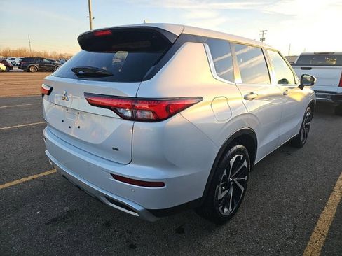 Used 2024 Mitsubishi Outlander SE image 4