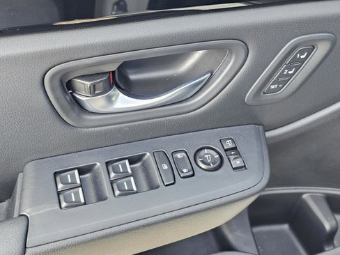 Used 2025 Honda Pilot TrailSport image 12