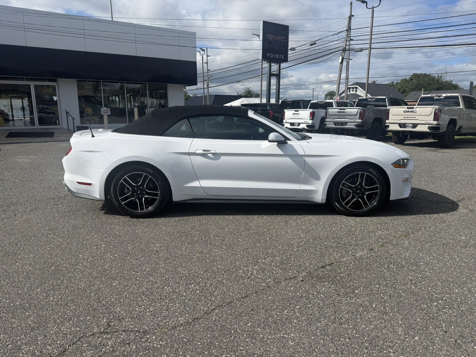 Used 2022 Ford Mustang Premium RWD image 2