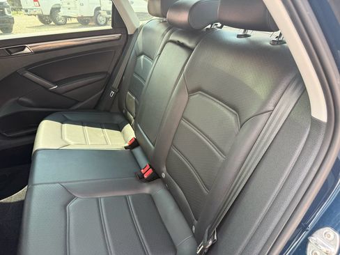 Used 2018 Volkswagen Passat 2.0T SE FWD image 27