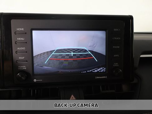 Used 2021 Toyota RAV4 LE AWD/4WD image 4