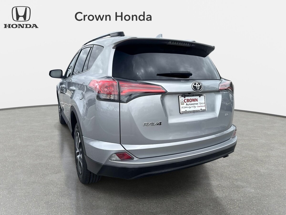 Used 2017 Toyota RAV4 LE FWD image 8