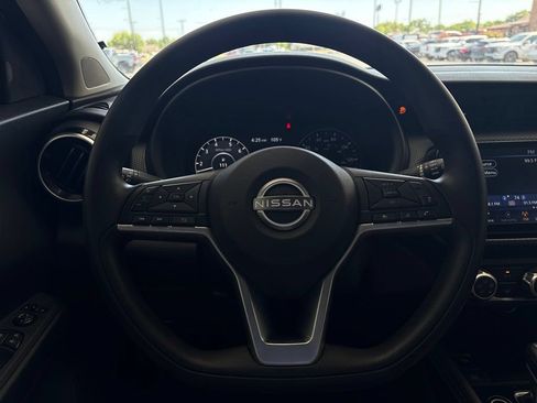 Used 2023 Nissan Kicks SV FWD image 3