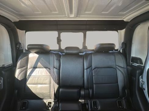 Used 2023 Jeep Gladiator Sport AWD/4WD image 17