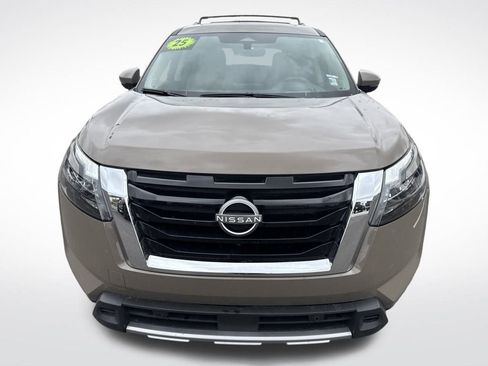 Used 2025 Nissan Pathfinder Platinum image 17