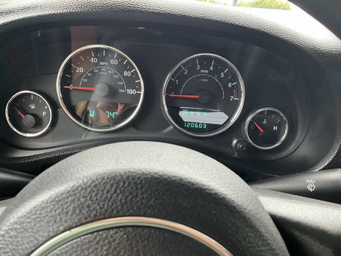 Used 2013 Jeep Wrangler Sport AWD/4WD image 11