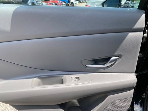 Used 2023 Hyundai Elantra SEL w/ Convenience Package FWD image 32