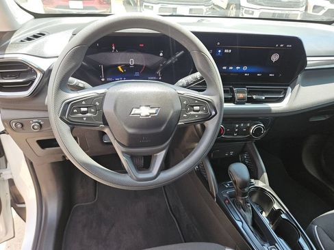 Used 2025 Chevrolet TrailBlazer LT AWD/4WD image 17
