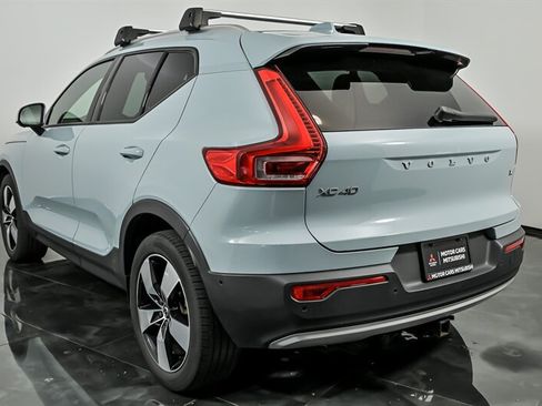 Used 2019 Volvo XC40 T4 Momentum FWD image 7