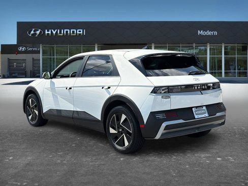 Certified 2025 Hyundai Ioniq 5 SE RWD image 5