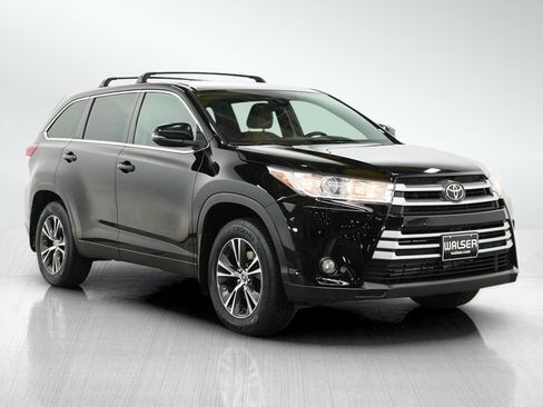 Used 2019 Toyota Highlander Plus AWD/4WD image 7