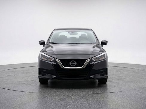 Used 2025 Nissan Versa SV FWD image 2