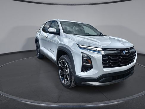 New 2026 Chevrolet Equinox LT w/ Convenience Package II AWD/4WD image 16