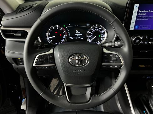 Certified 2026 Toyota Highlander XLE AWD/4WD image 15