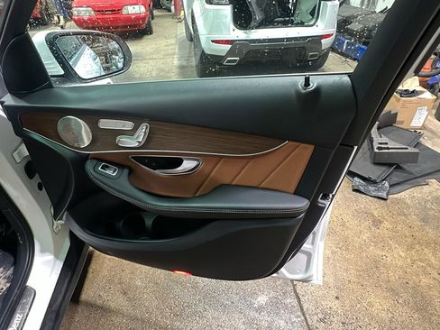 Used 2021 Mercedes-Benz GLC 300 300 4MATIC image 19