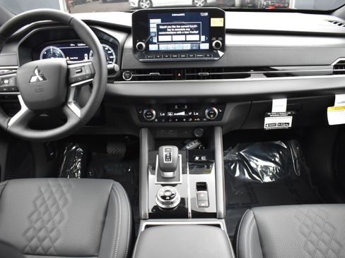 New 2025 Mitsubishi Outlander SEL Black Edition image 17