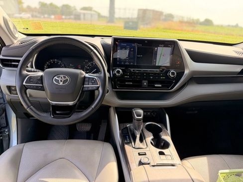 Used 2020 Toyota Highlander Platinum AWD/4WD image 12