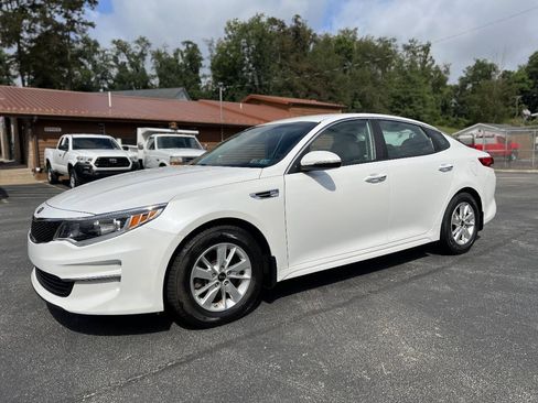 Used 2017 Kia Optima LX FWD image 1