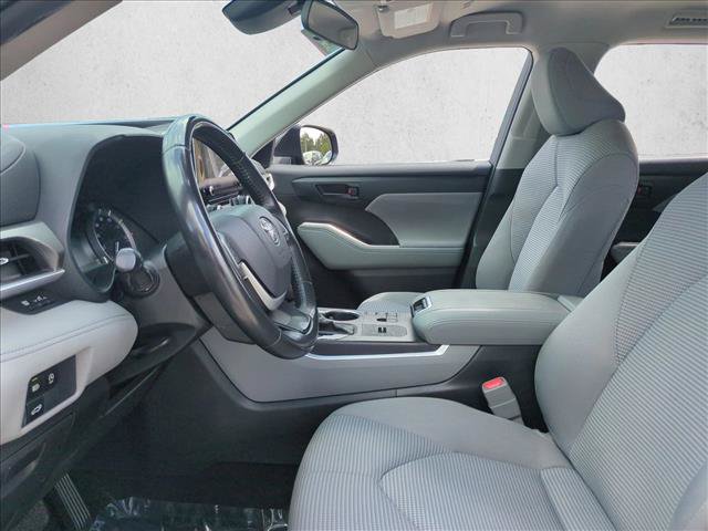 Used 2024 Toyota Highlander LE FWD image 15