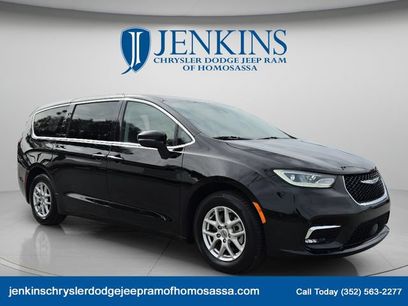 Used 2024 Chrysler Pacifica Touring-L