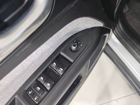Used 2024 Jeep Compass Latitude AWD/4WD image 11