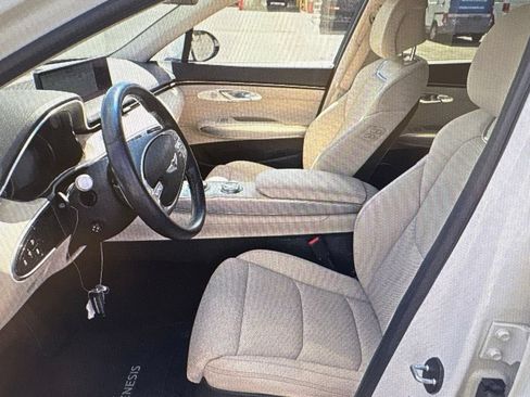 Used 2023 Genesis GV70 2.5T w/ Select Package AWD/4WD image 4