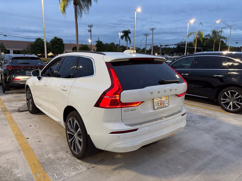 Used 2022 Volvo XC60 B5 Momentum FWD image 5