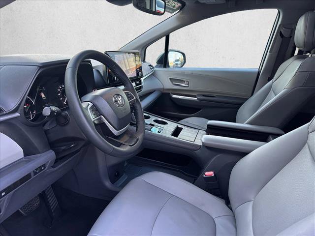 Used 2022 Toyota Sienna XLE AWD/4WD image 9