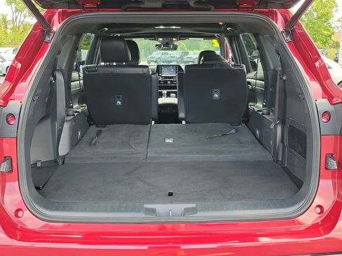 Used 2022 Toyota Highlander XSE FWD image 12