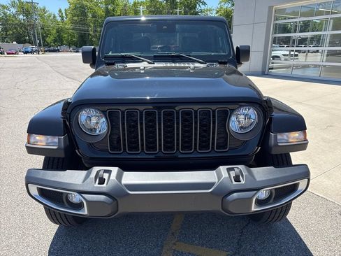Used 2024 Jeep Gladiator Sport AWD/4WD image 13