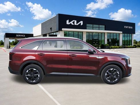 Certified 2025 Kia Sorento S w/ Panoramic Sunroof Package FWD image 4