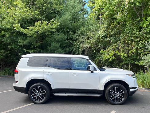 Used 2024 Lexus GX 550 w/ Accessory Package (2T) AWD/4WD image 6