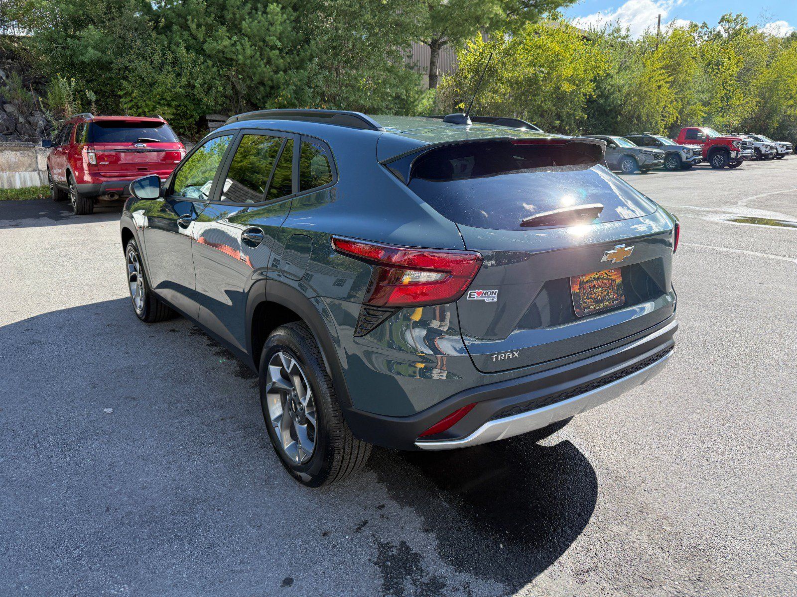 Used 2025 Chevrolet Trax LT FWD image 3