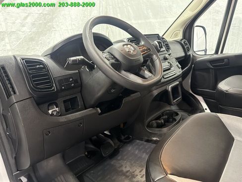 Used 2024 RAM ProMaster 2500 w/ Convenience Group FWD image 3