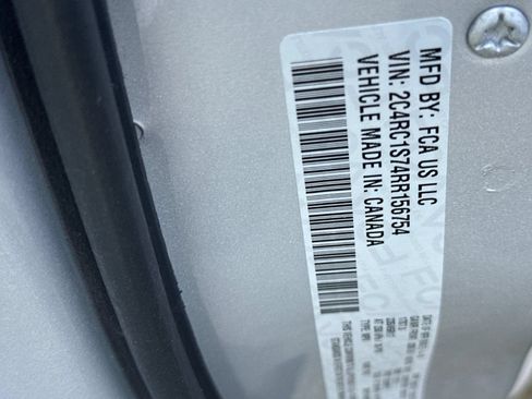 Used 2024 Chrysler Pacifica Limited FWD image 27